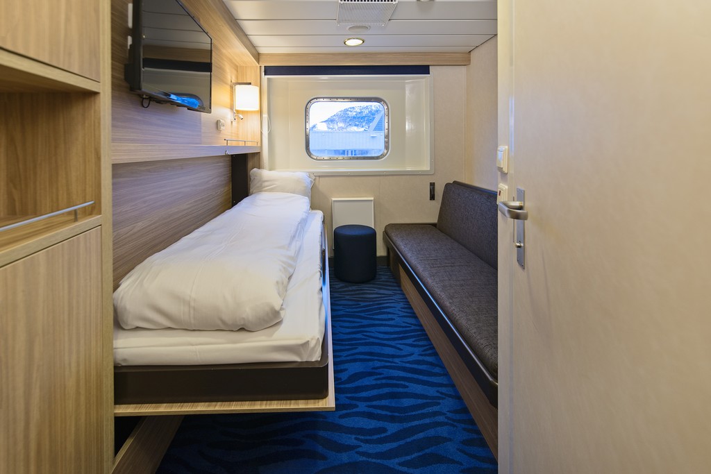 Hurtigruten MS Richard With Polar Outside upper deck for 2 travellers o2.jpg